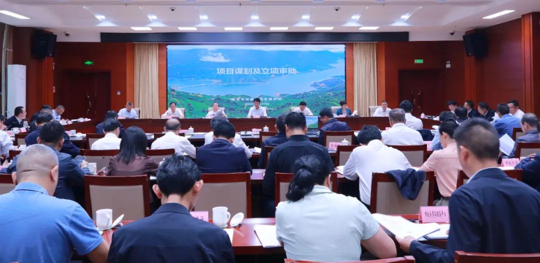 第五屆市人民政府召開(kāi)第68次常務(wù)會(huì)議